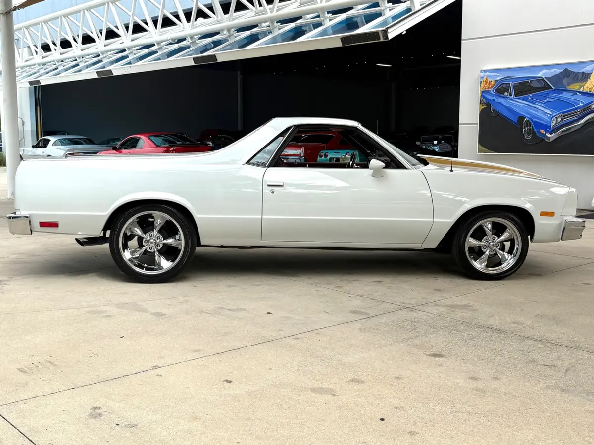 Vehicle photo 5