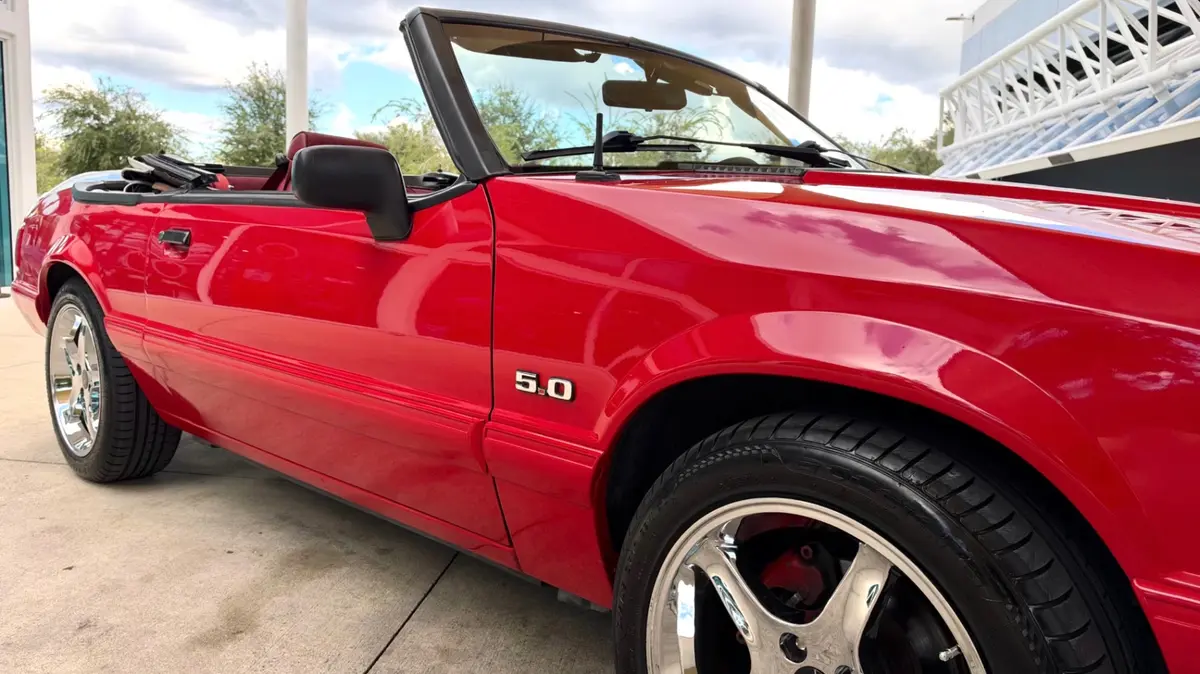 Vehicle photo 18