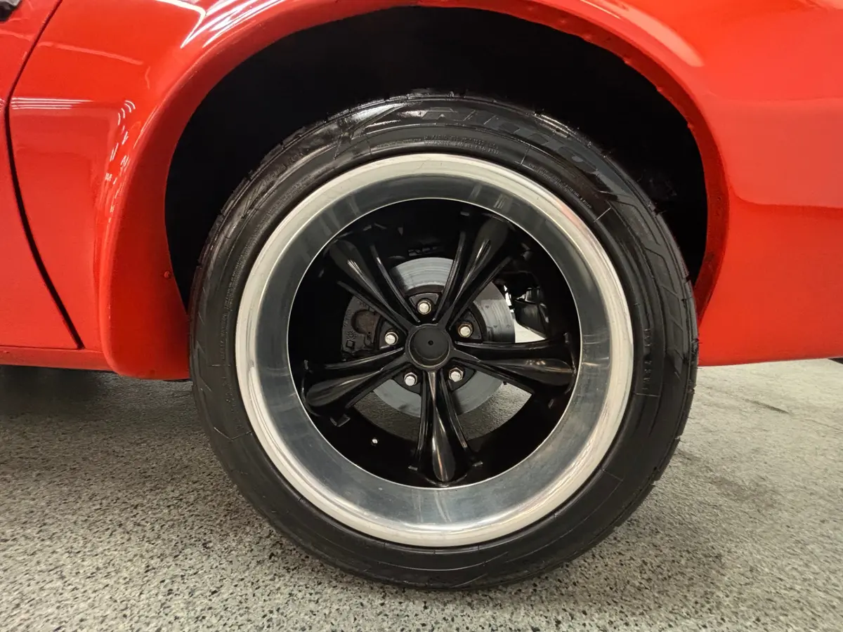 Vehicle photo 11