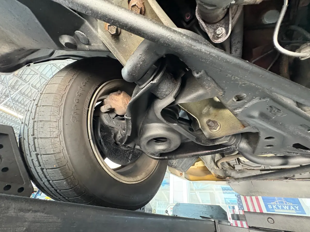 Vehicle photo 52