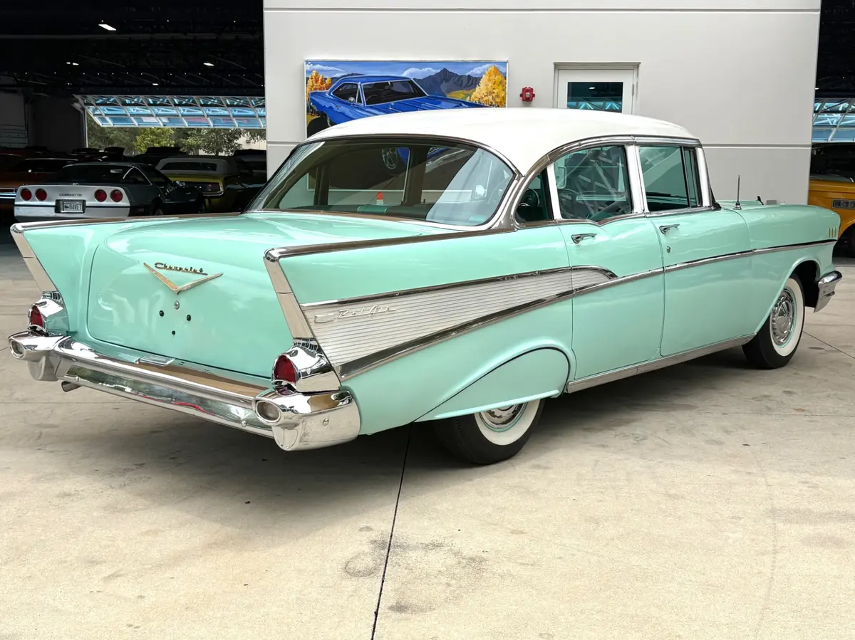 Vehicle photo 6