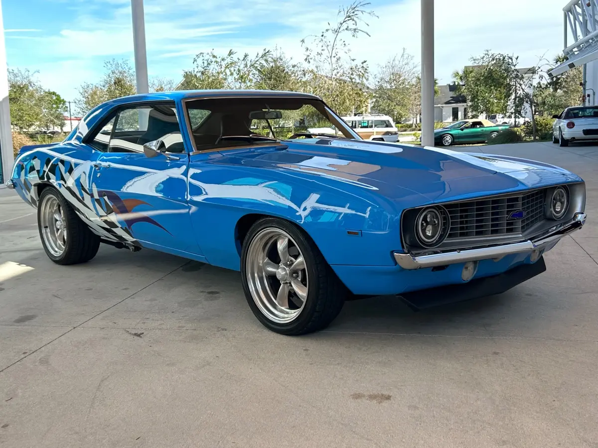 Vehicle photo 3