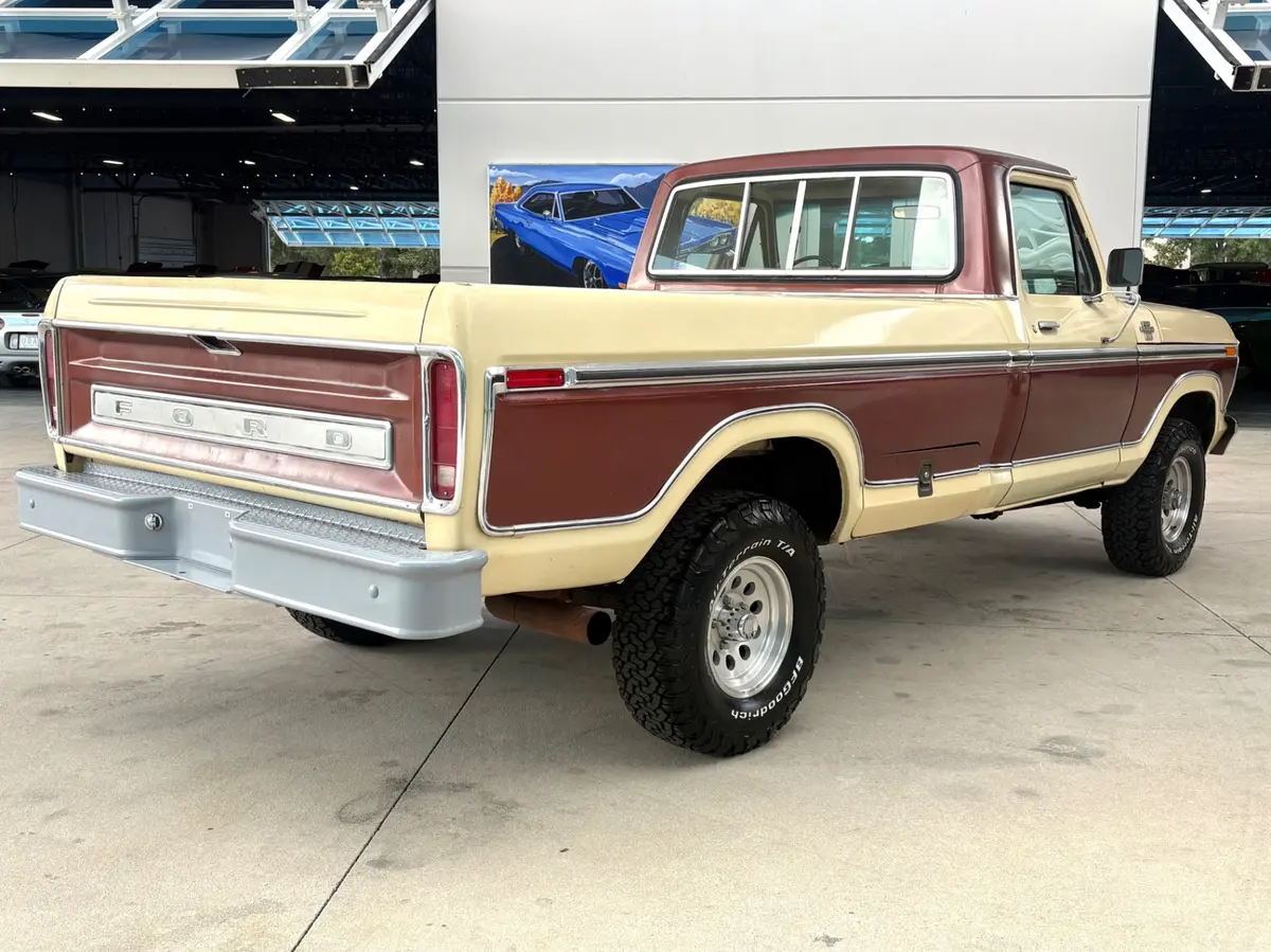 Vehicle photo 6