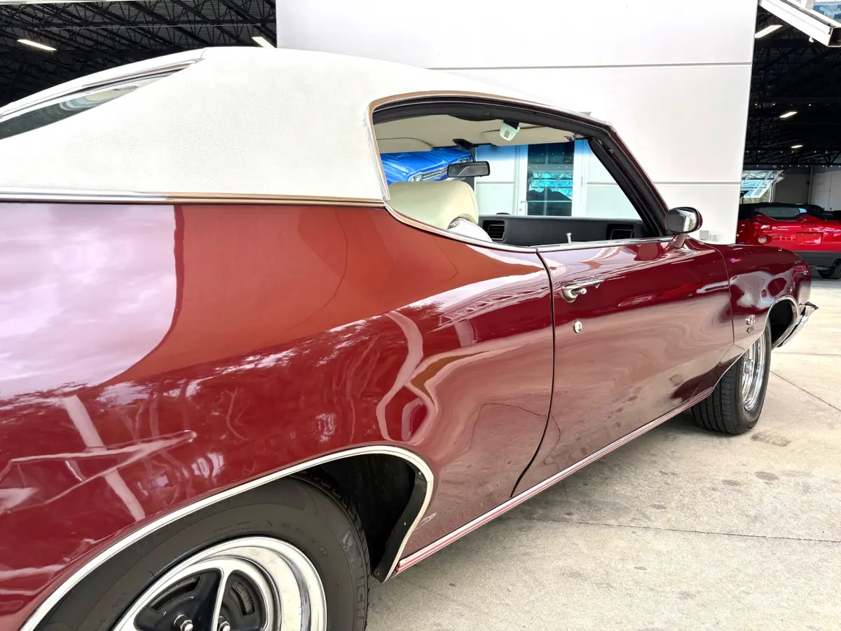 Vehicle photo 17