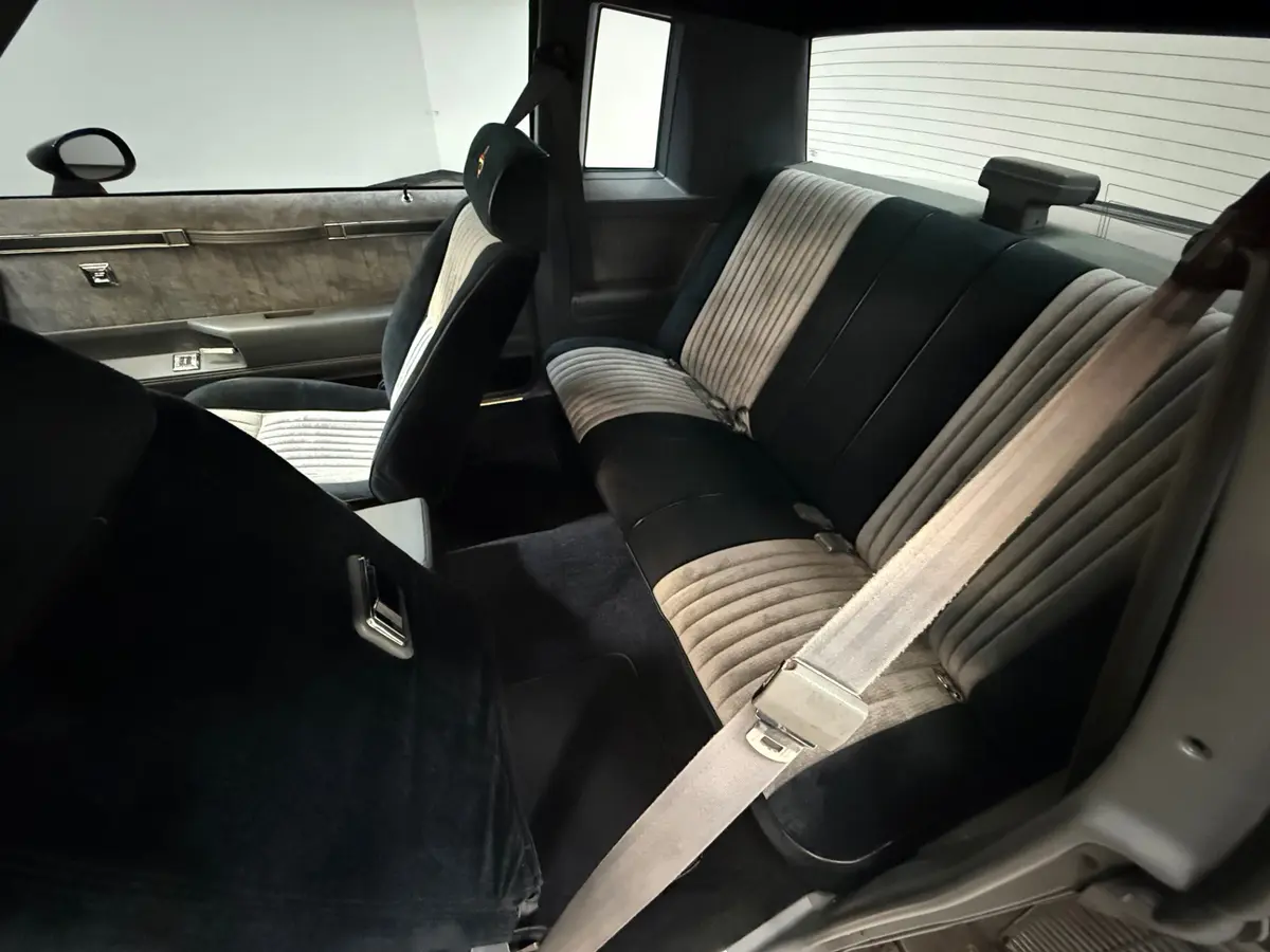 Vehicle photo 23