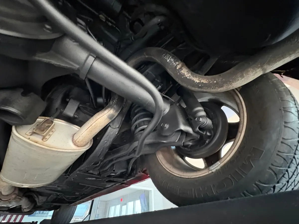 Vehicle photo 52
