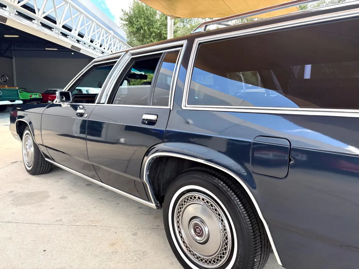 Vehicle photo 14