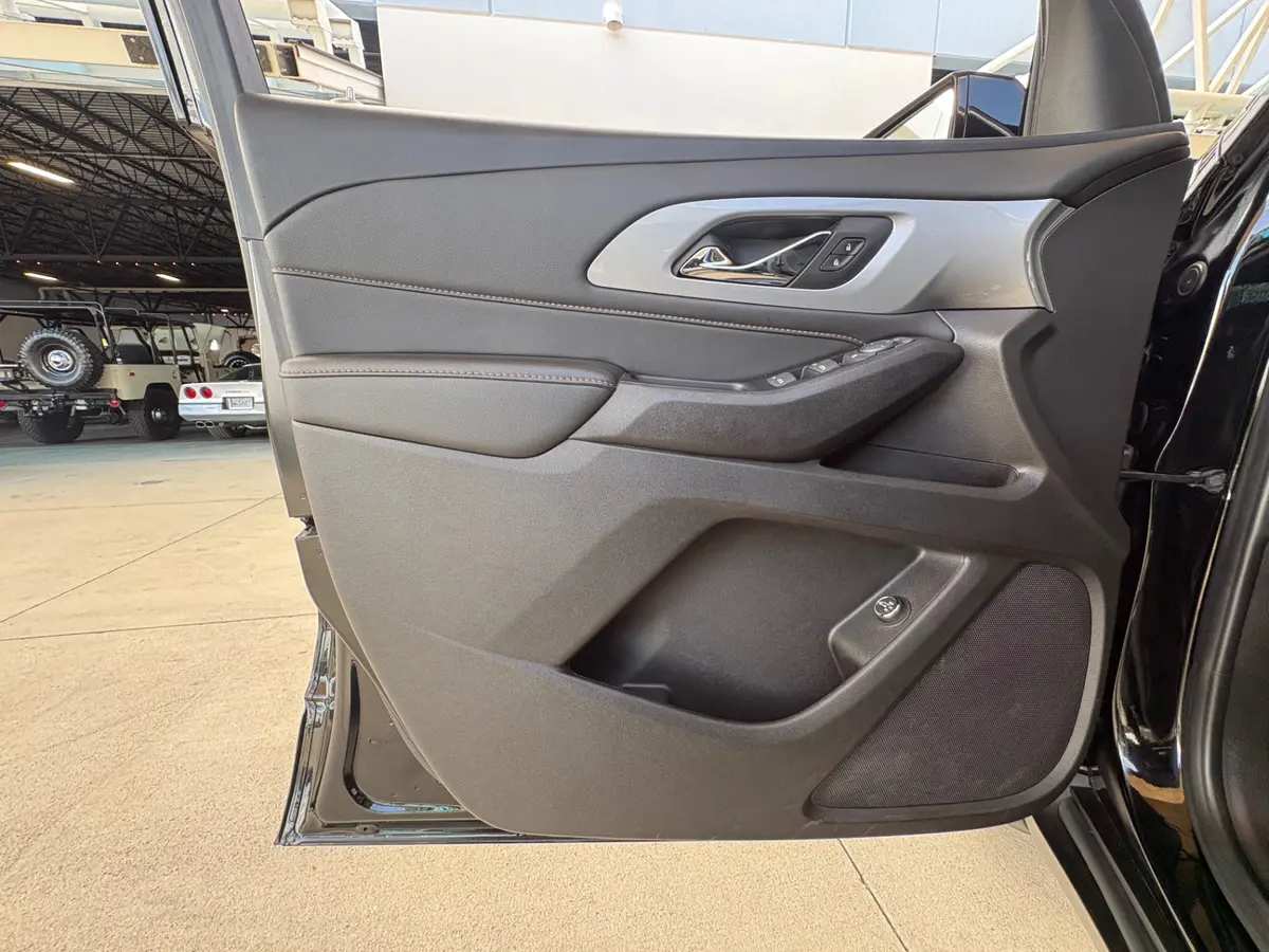 Vehicle photo 29