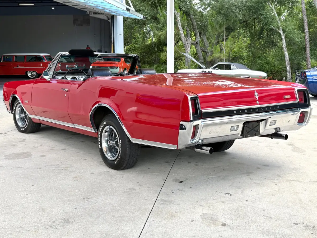 Vehicle photo 9