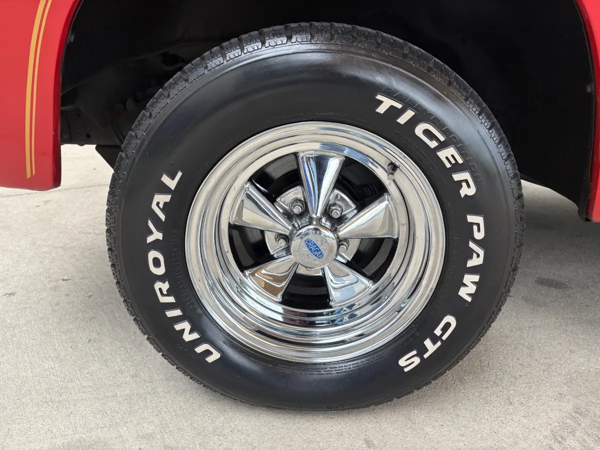 Vehicle photo 21