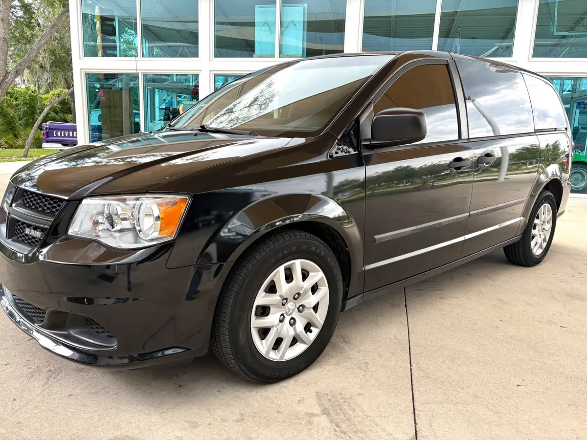 Vehicle photo 12