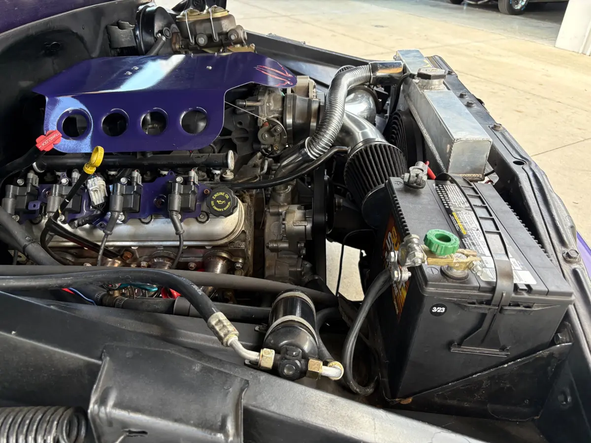 Vehicle photo 26