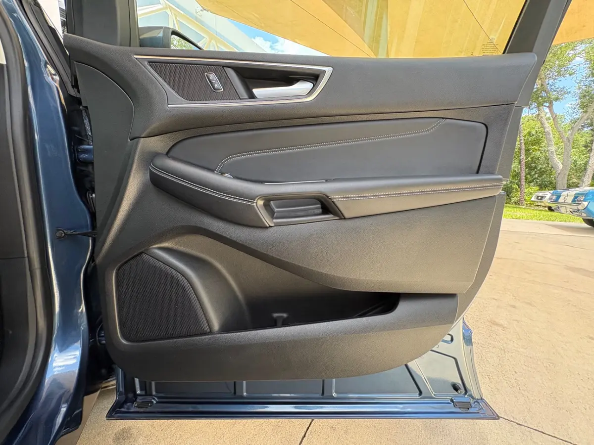 Vehicle photo 42