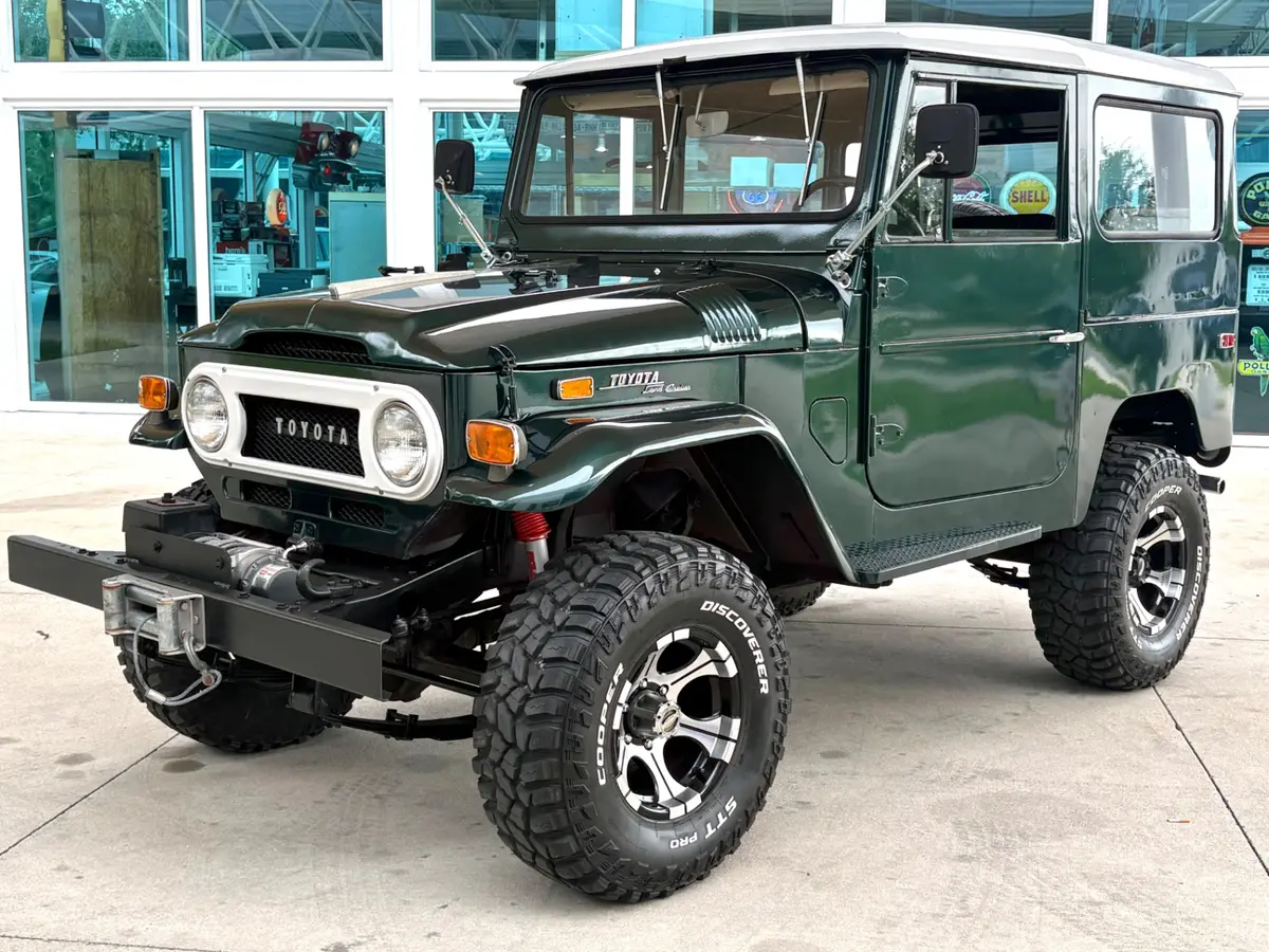 Vehicle photo 11