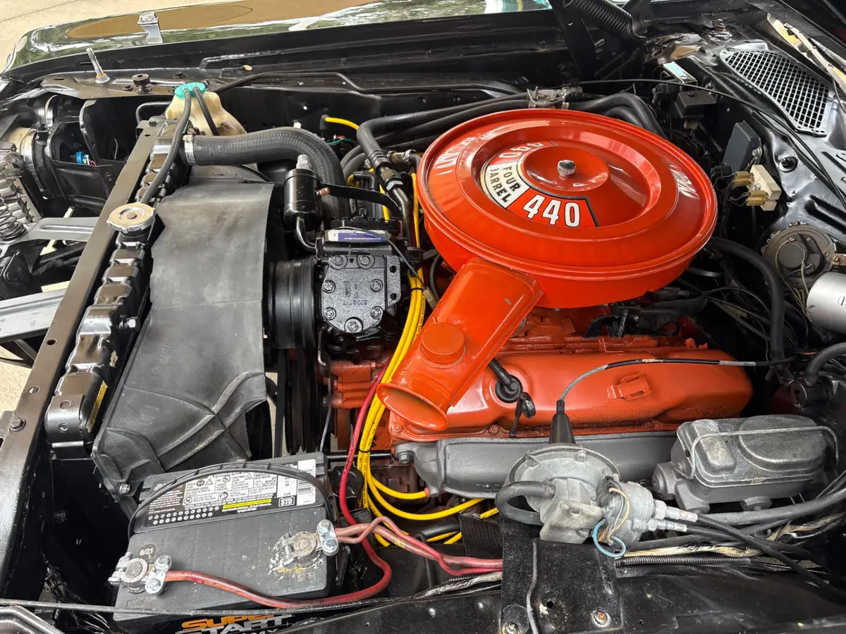 Vehicle photo 28
