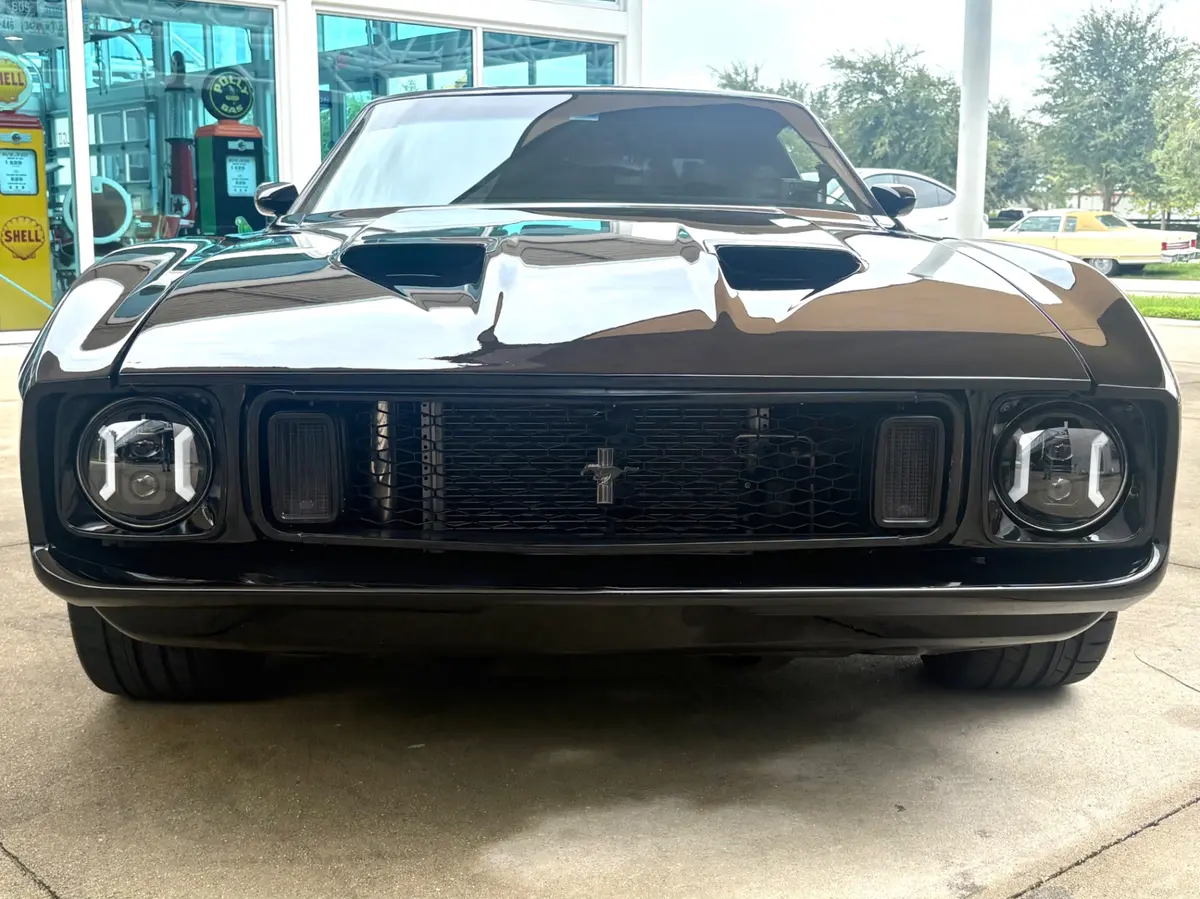 Vehicle photo 2