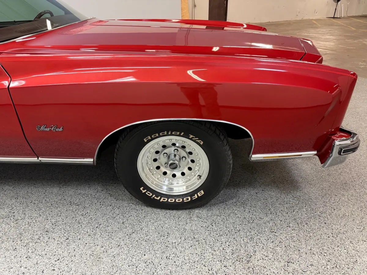 Vehicle photo 6