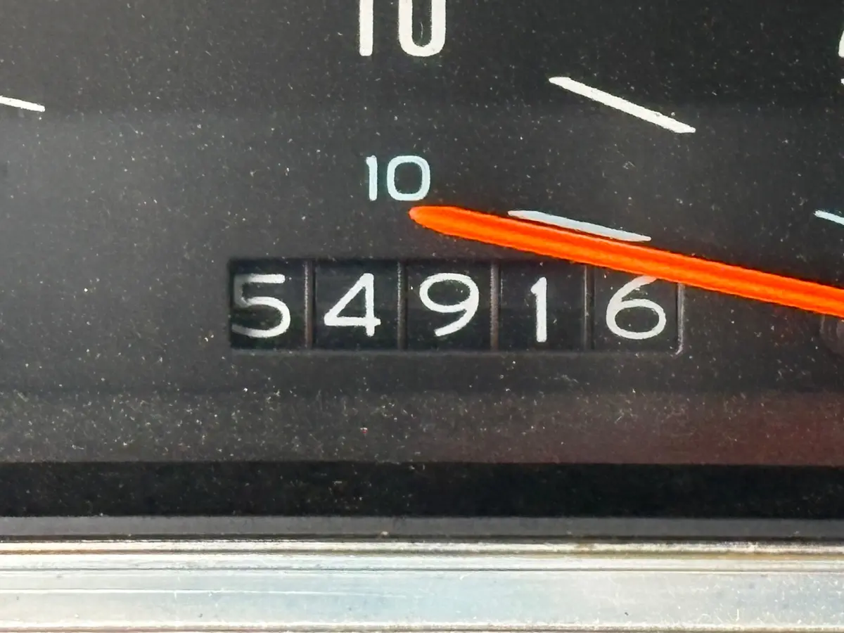 Vehicle photo 26