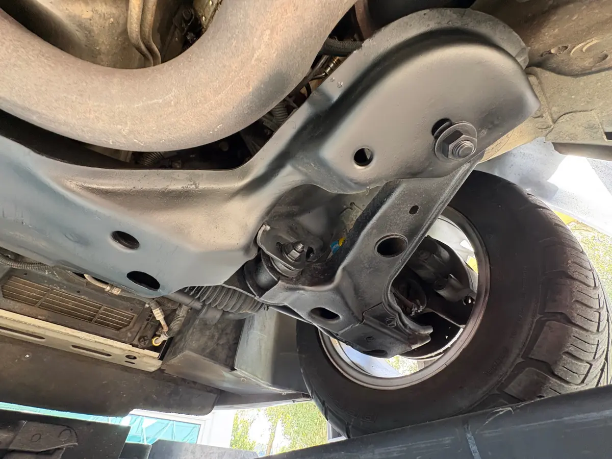 Vehicle photo 54