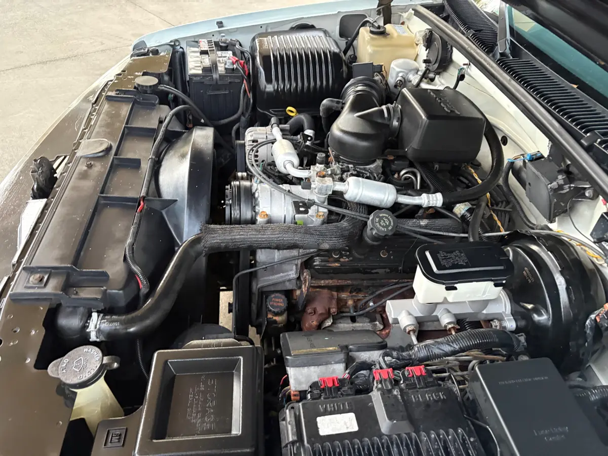 Vehicle photo 30