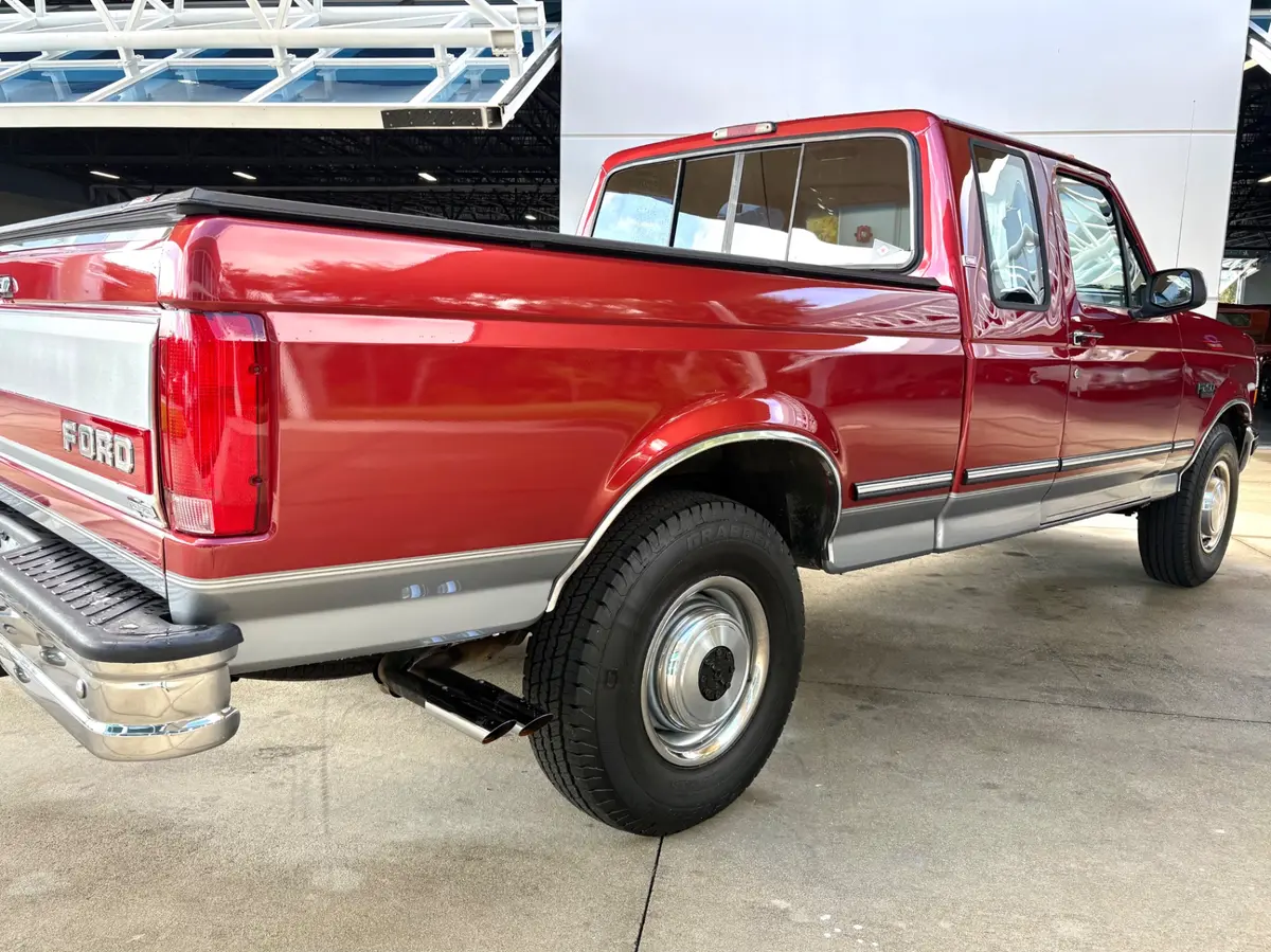 Vehicle photo 15