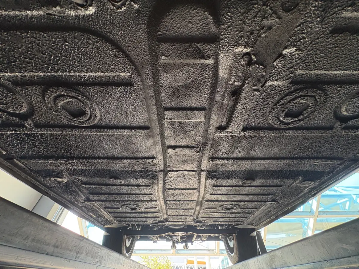 Vehicle photo 46