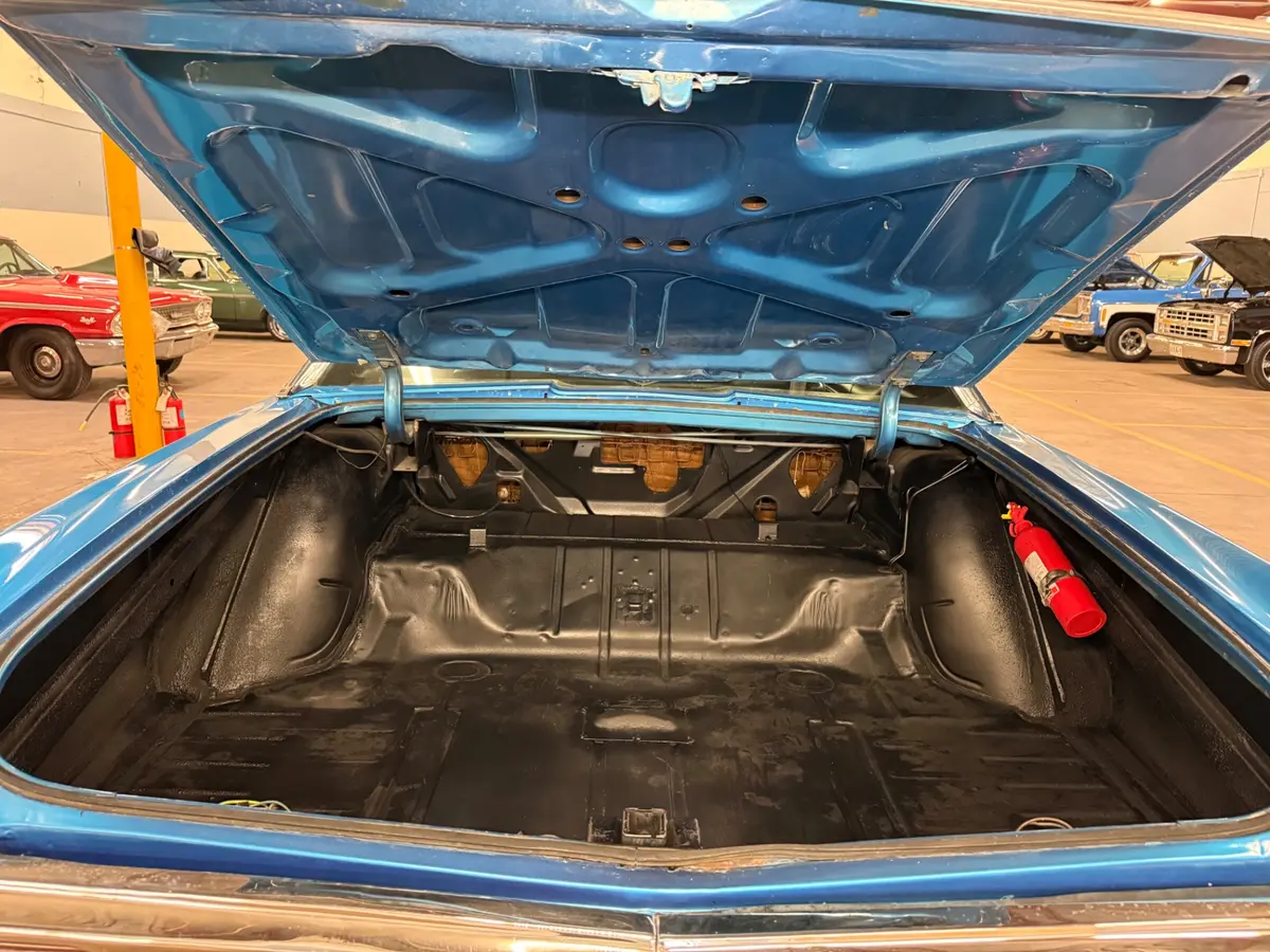 Vehicle photo 30