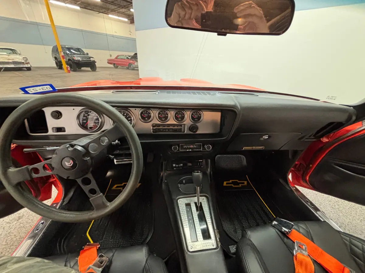 Vehicle photo 24