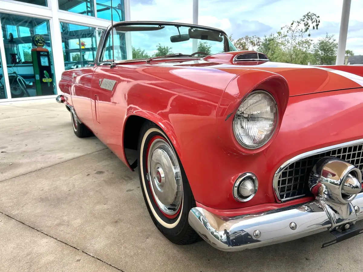 Vehicle photo 17