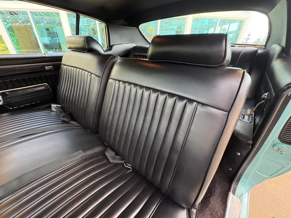 Vehicle photo 38
