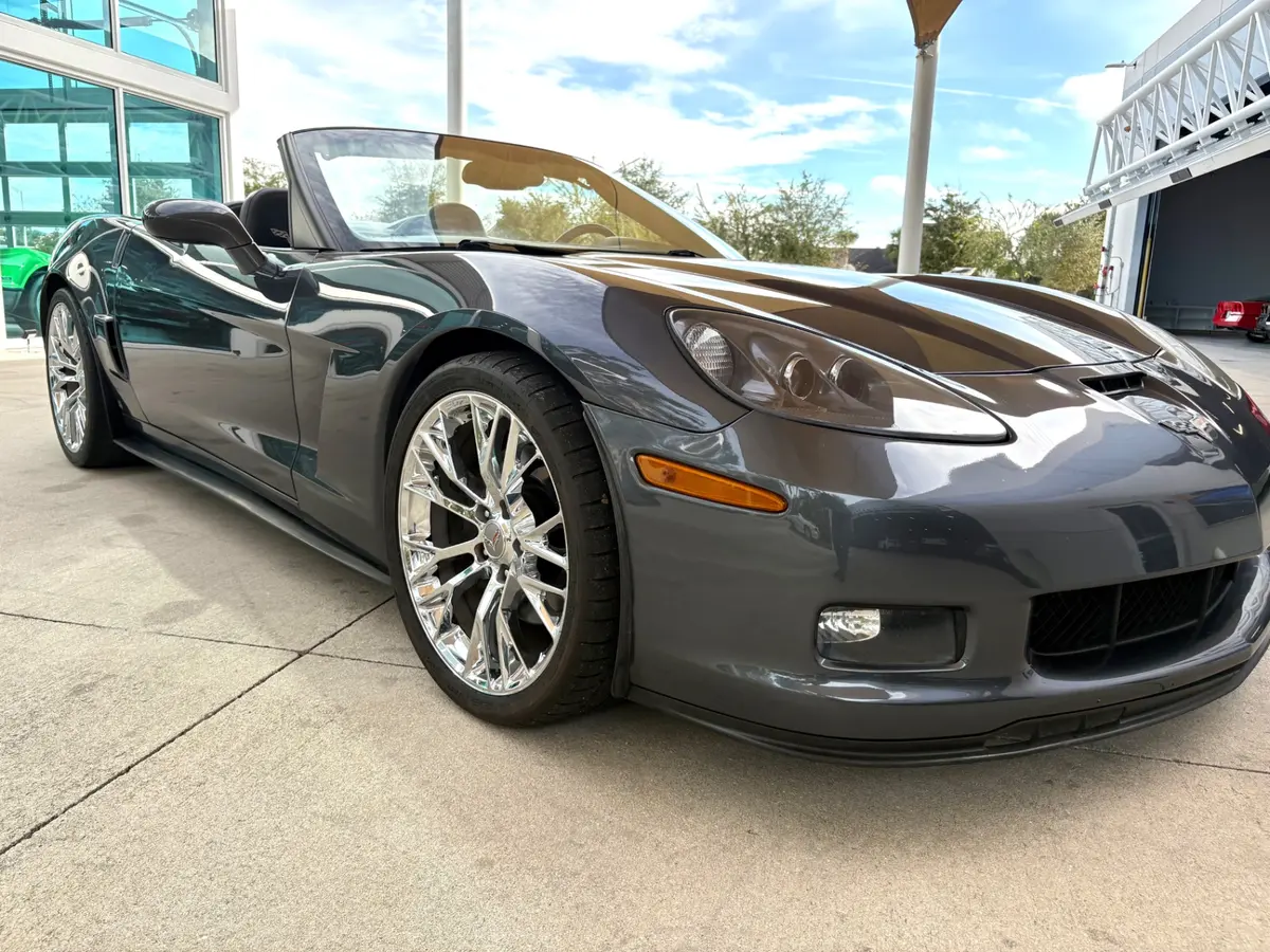 Vehicle photo 19