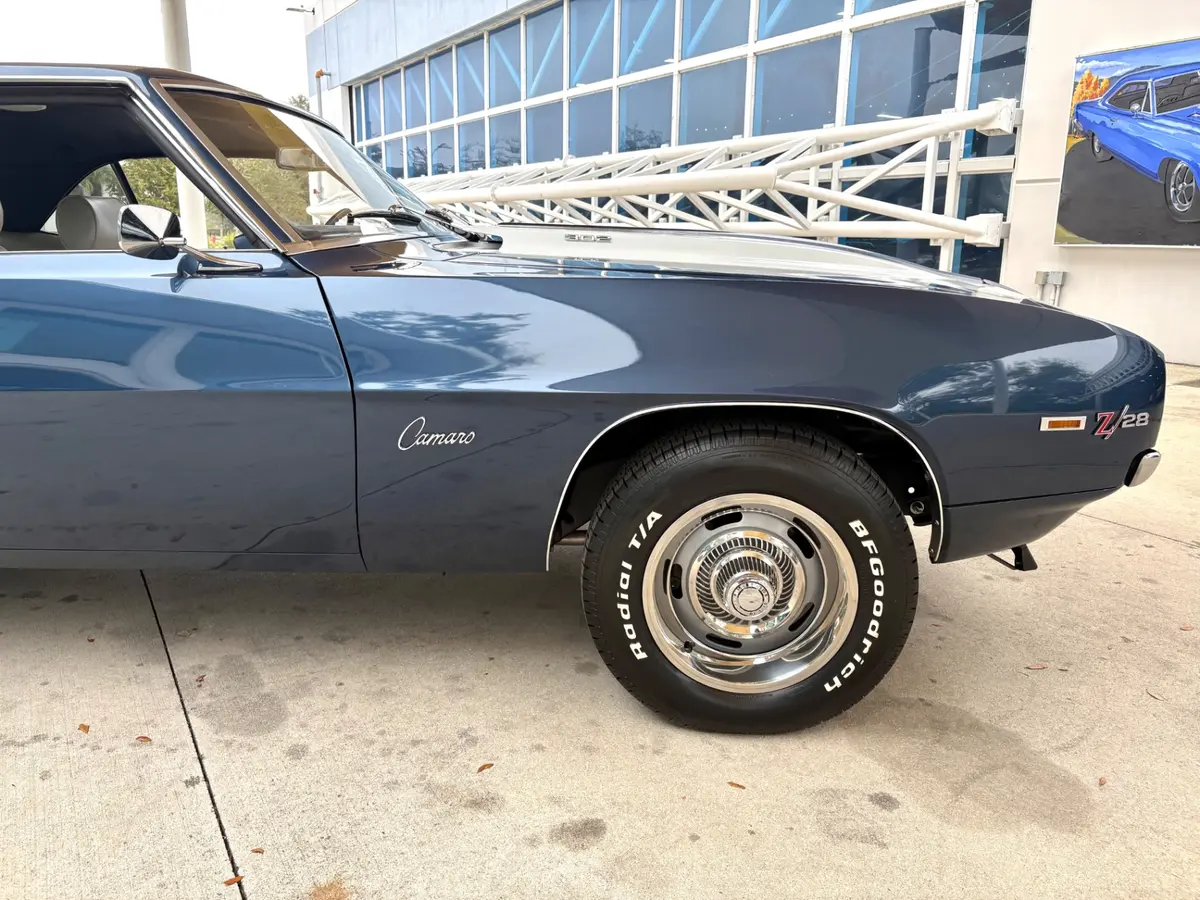 Vehicle photo 21