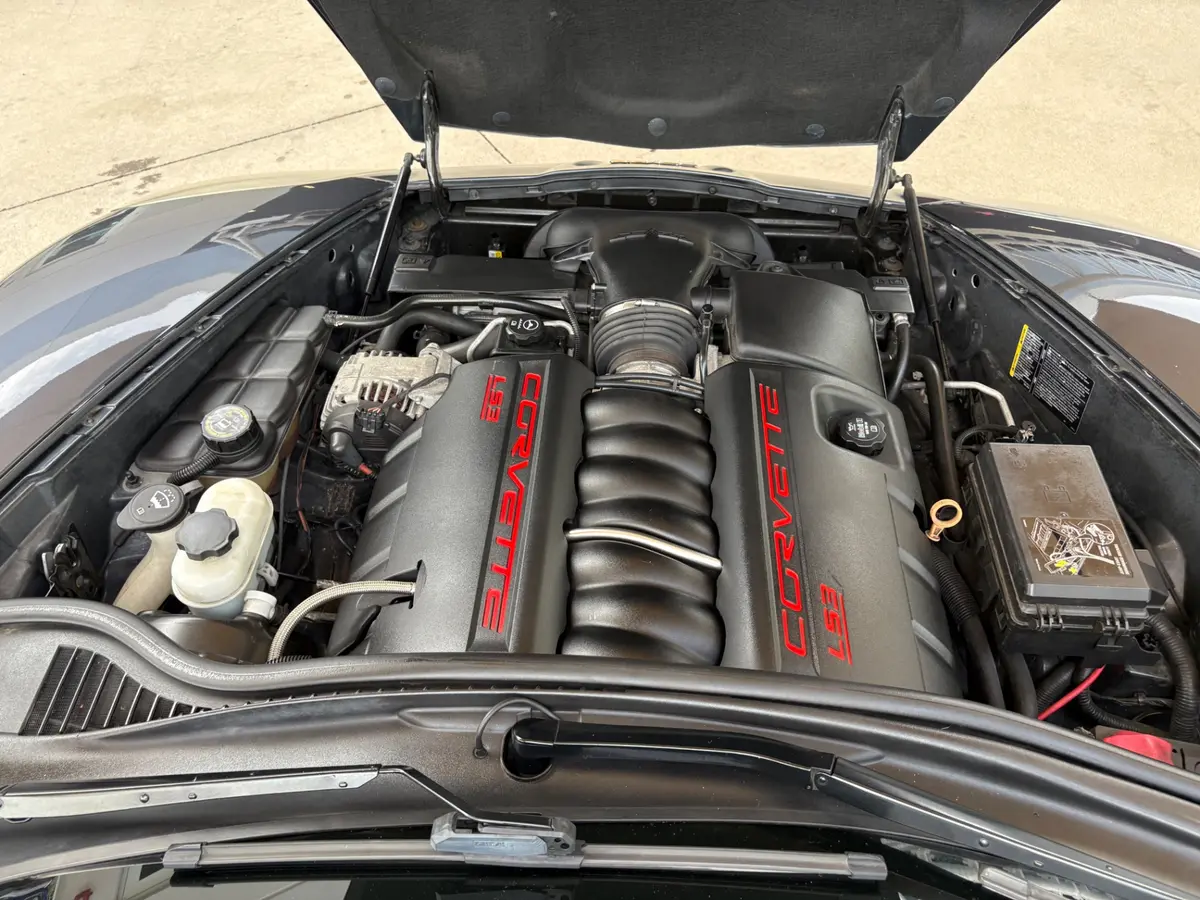Vehicle photo 32