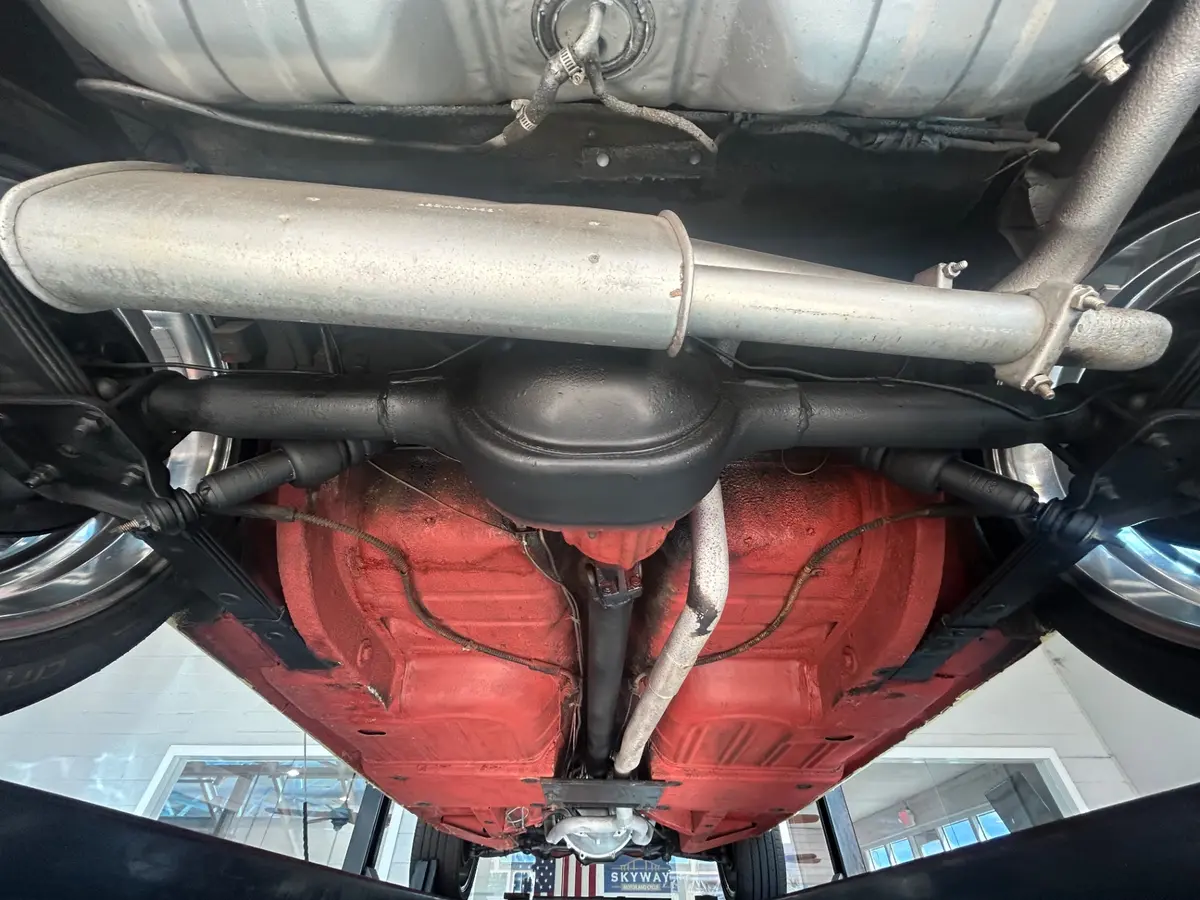 Vehicle photo 33