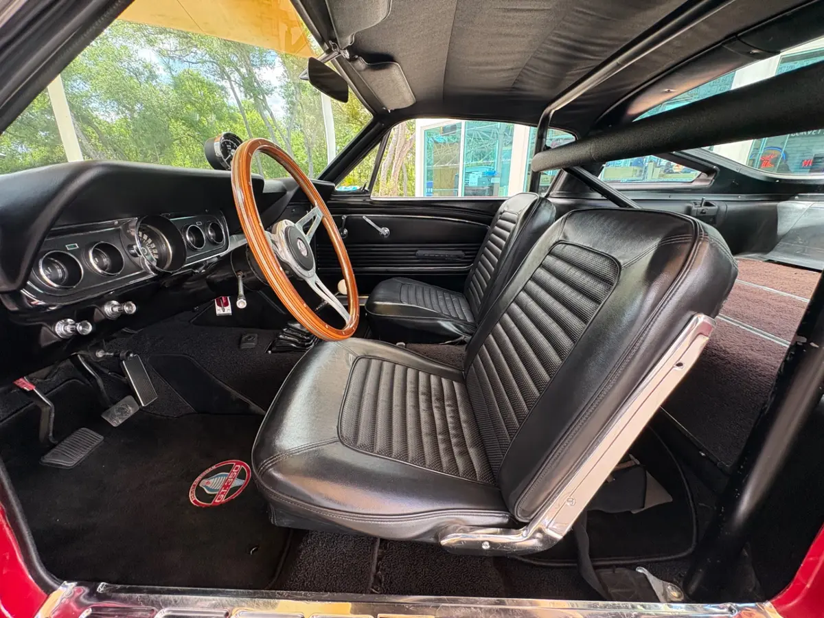 Vehicle photo 34