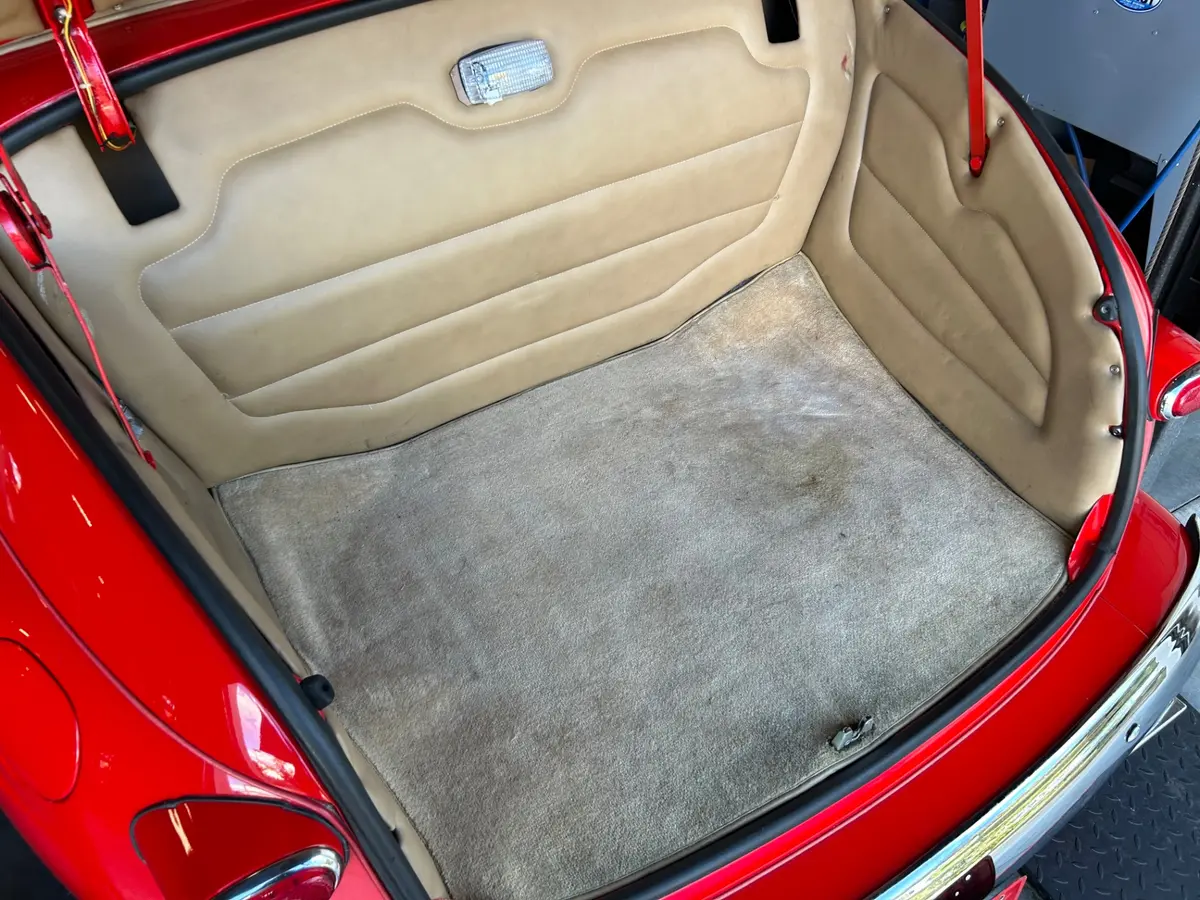 Vehicle photo 9