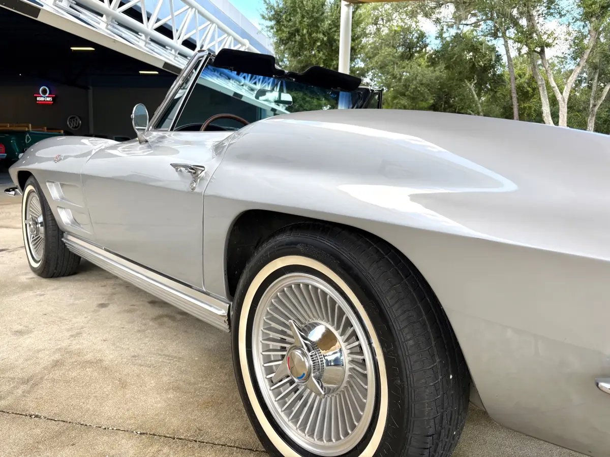 Vehicle photo 14