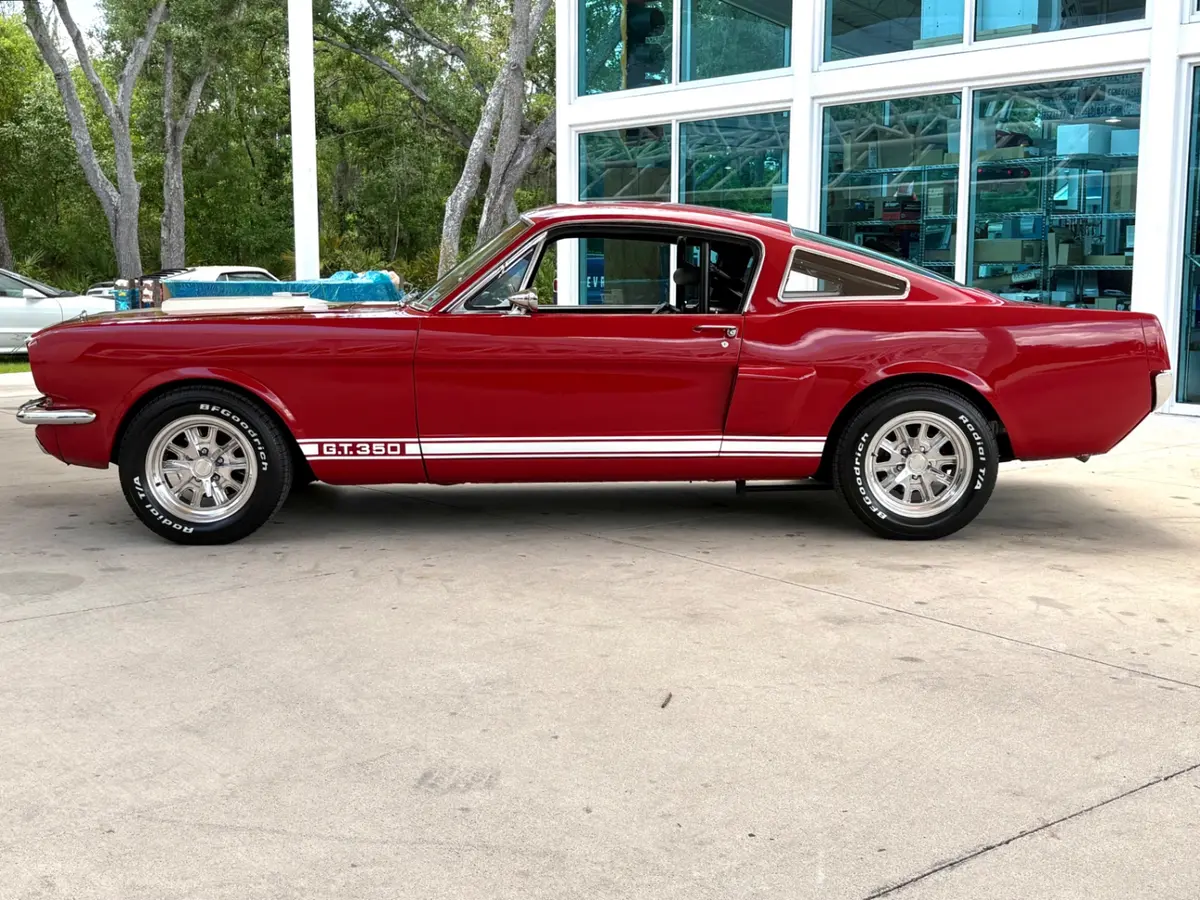Vehicle photo 10