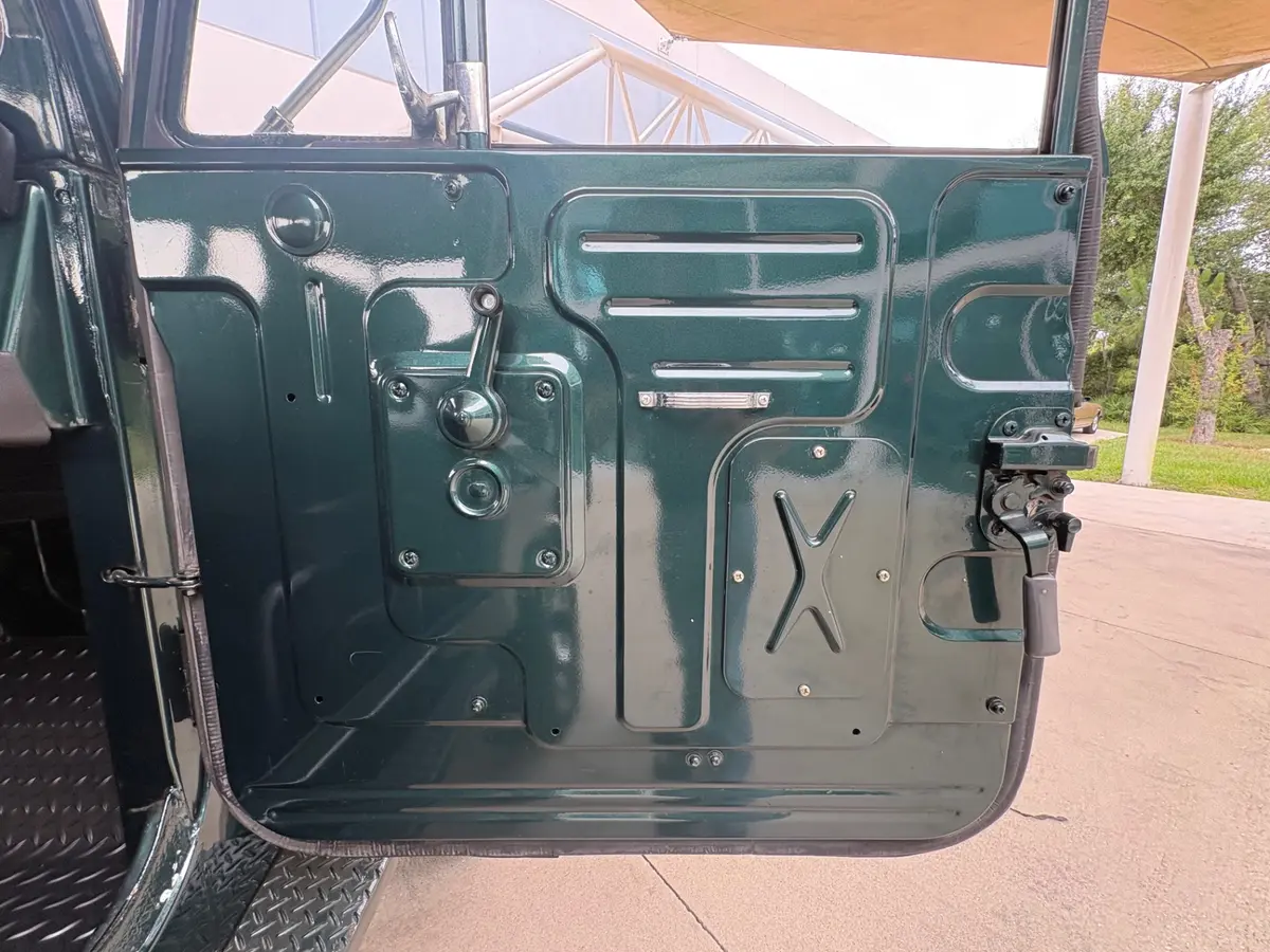 Vehicle photo 38