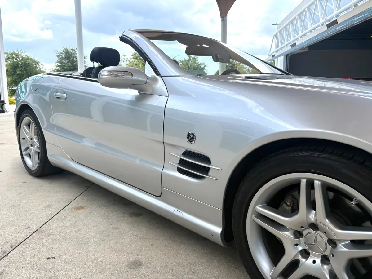 Vehicle photo 18