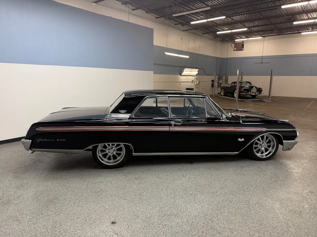 Vehicle photo 7