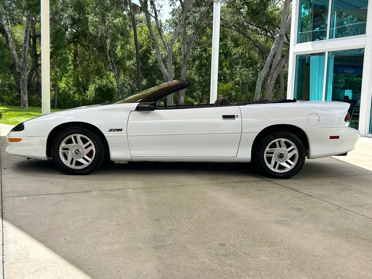 Vehicle photo 8