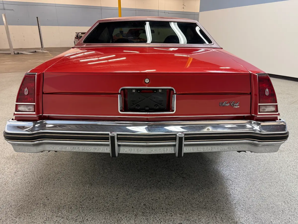 Vehicle photo 10