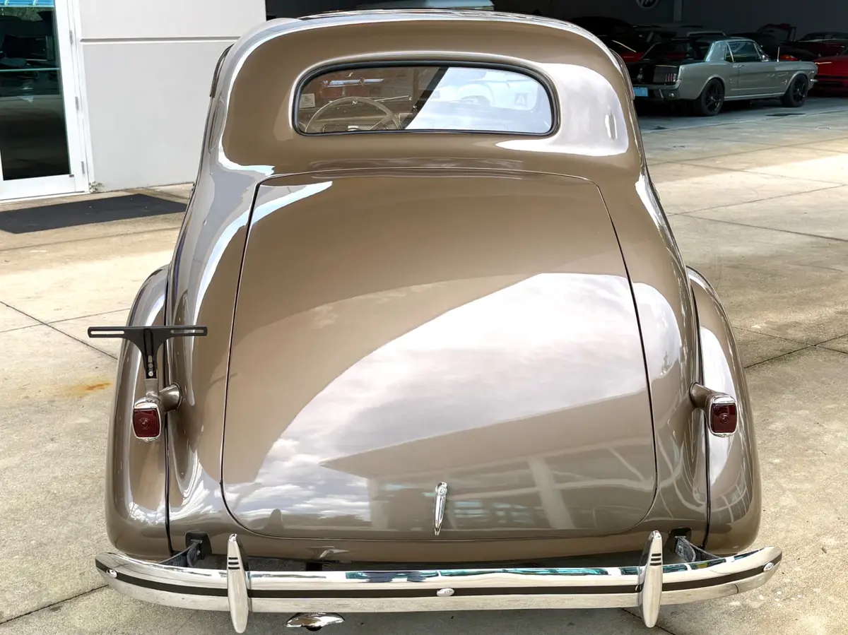 Vehicle photo 8