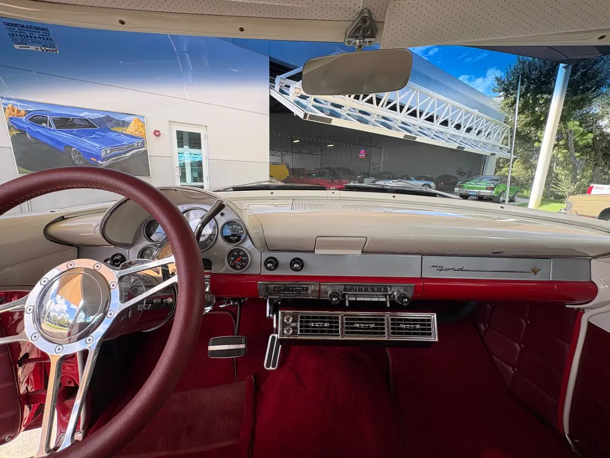 Vehicle photo 35