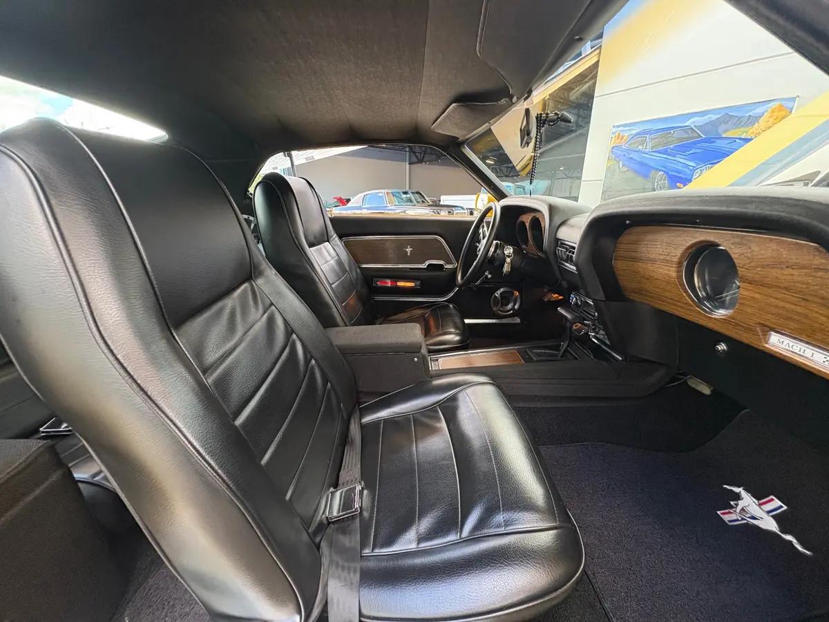 Vehicle photo 40