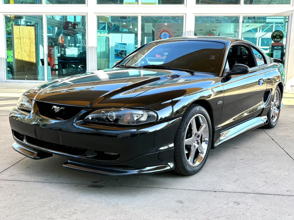 Vehicle photo 1