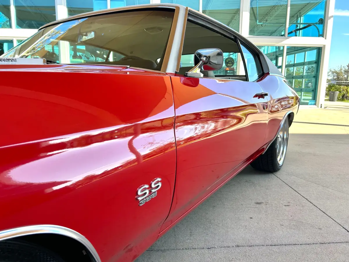 Vehicle photo 11