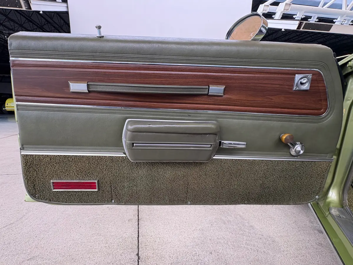 Vehicle photo 37