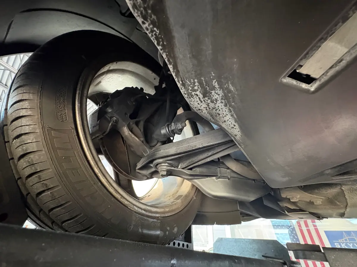 Vehicle photo 49